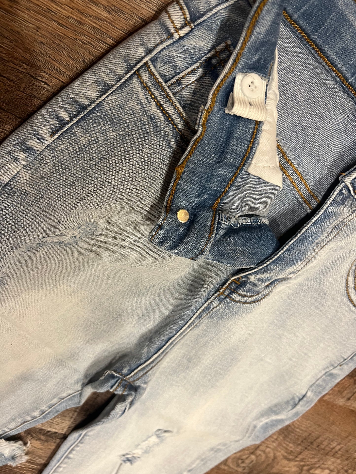 Denim blue jeans with frayed bottom and adjustable waist!