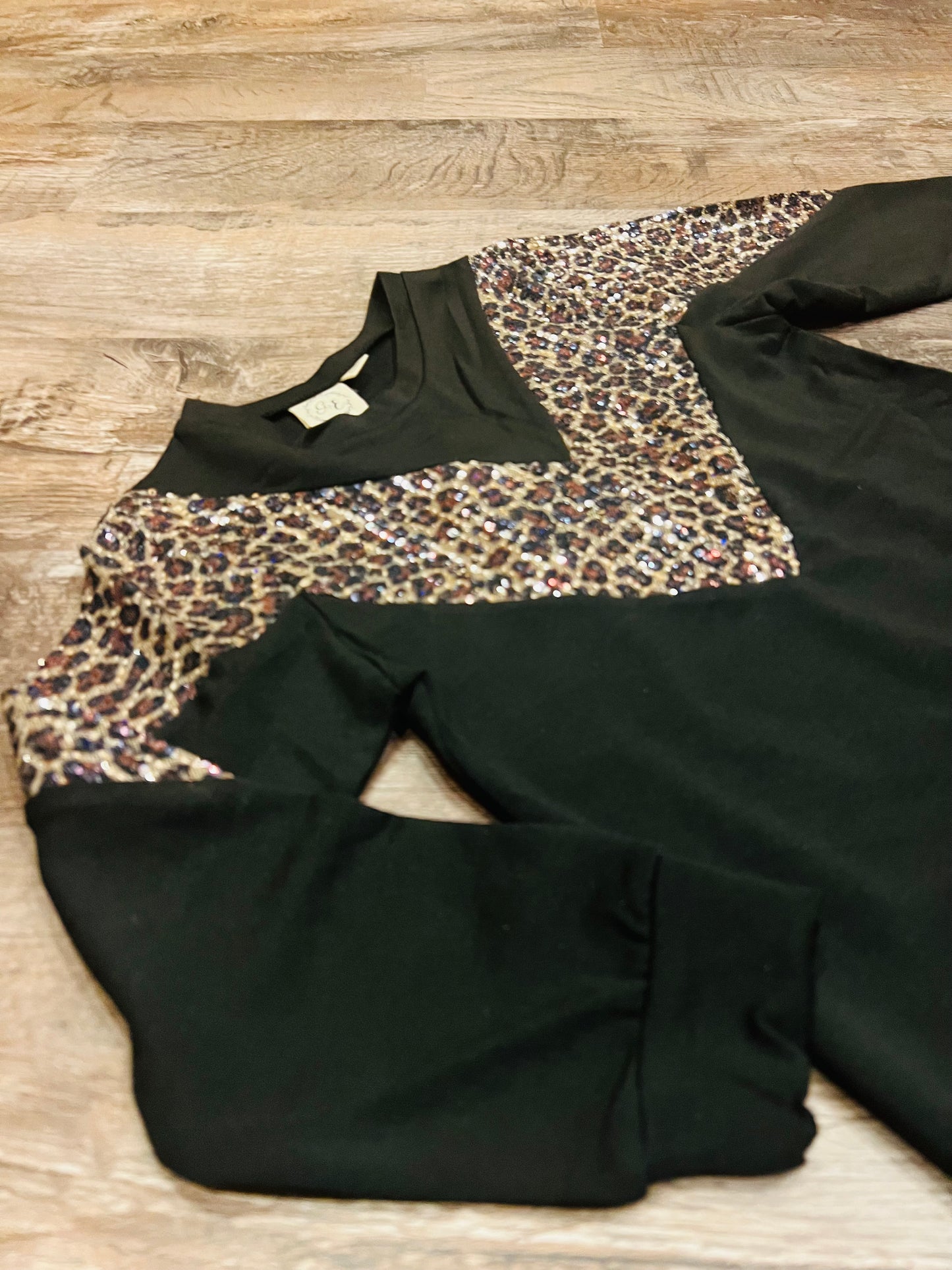 Girls A Diva Named V Balloon Long Sleeve with Sequins, Leopard. Black